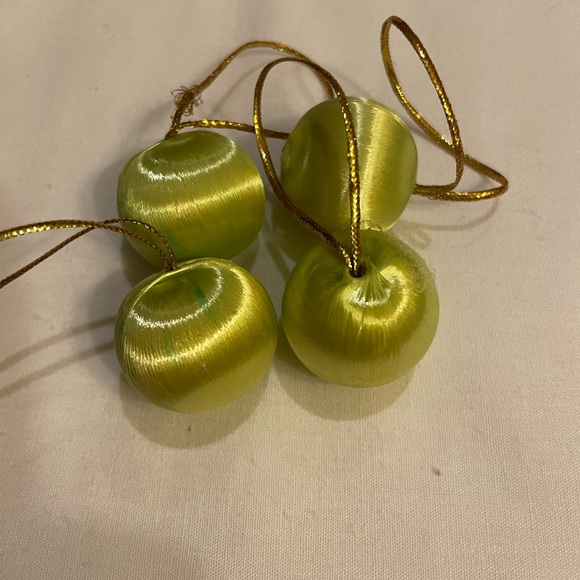 Mixed lot of 33 vintage thread ornaments-two sizes - Picture 2 of 11